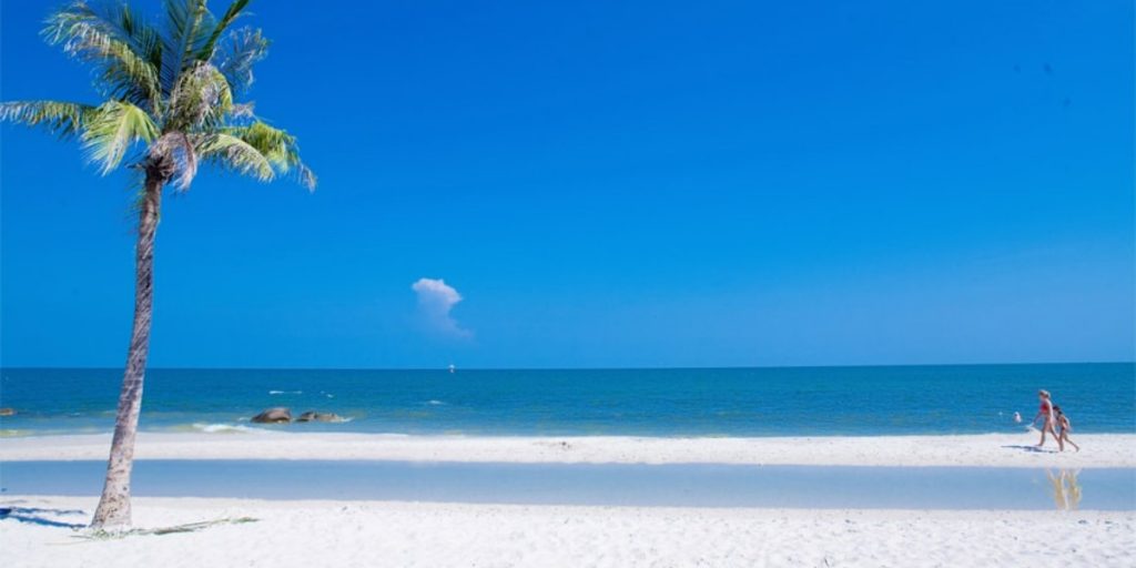 Hua Hin Beach & Market Experience